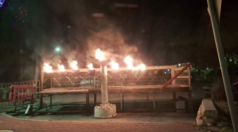 חנוכייה קיבוץ להב